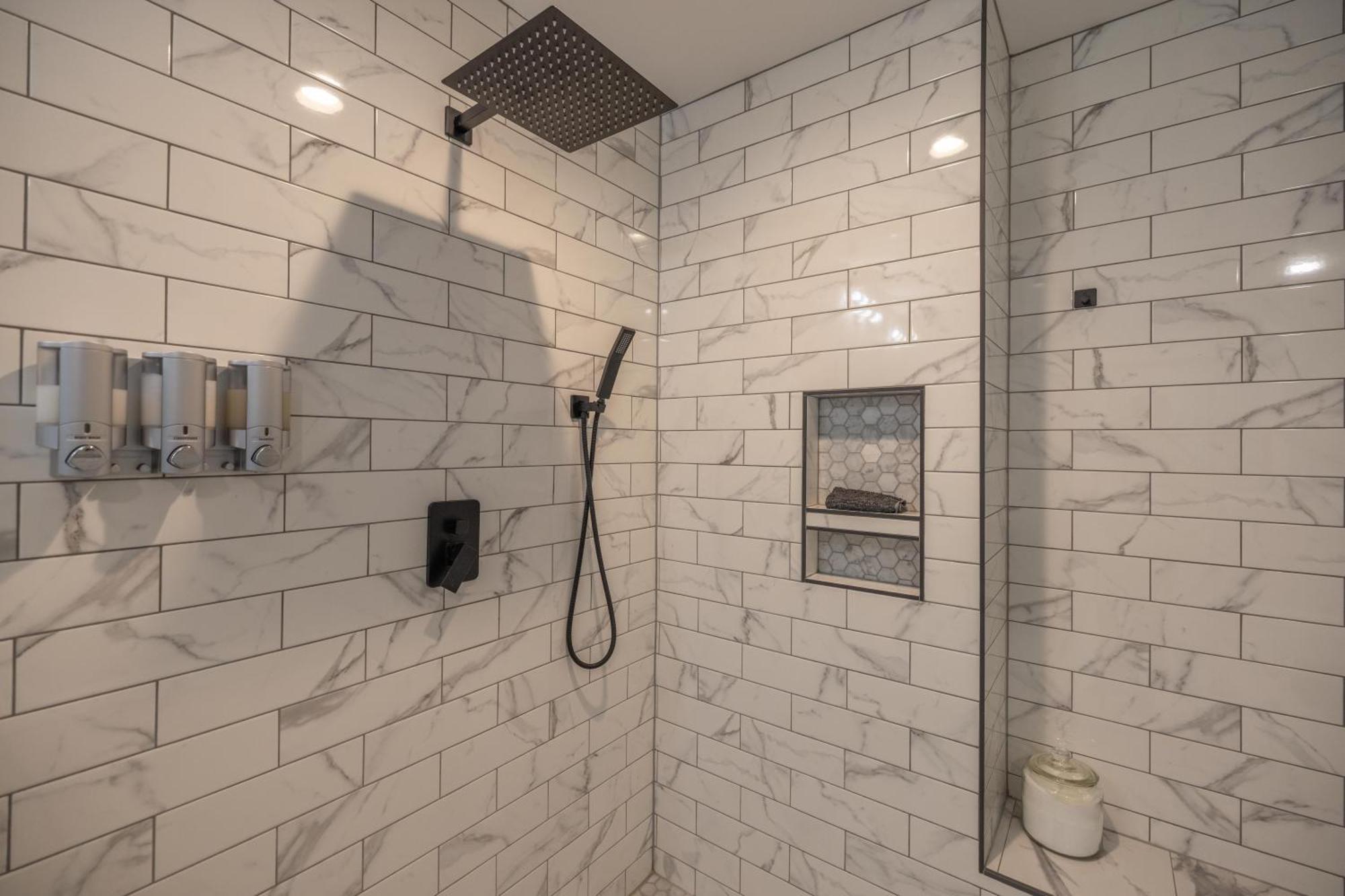 アシュビル Mid-Century Modern Impeccable Remodel With Hot Tubヴィラ エクステリア 写真