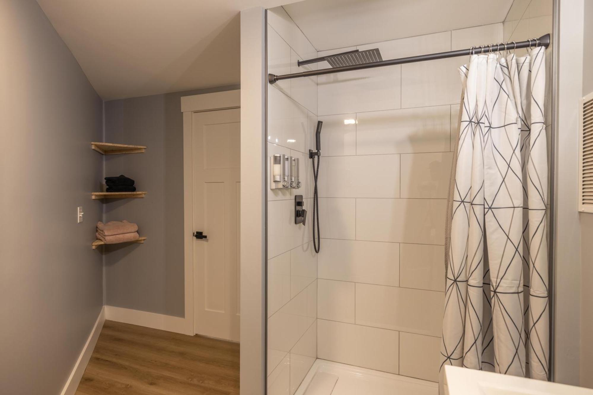 アシュビル Mid-Century Modern Impeccable Remodel With Hot Tubヴィラ エクステリア 写真